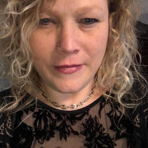 Je suis une chaude nana du coin