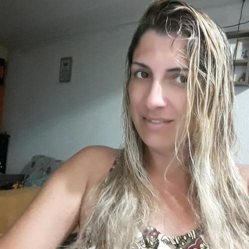 Je suis une jeune femme du coin